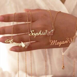 (B)Customize a necklace with your name